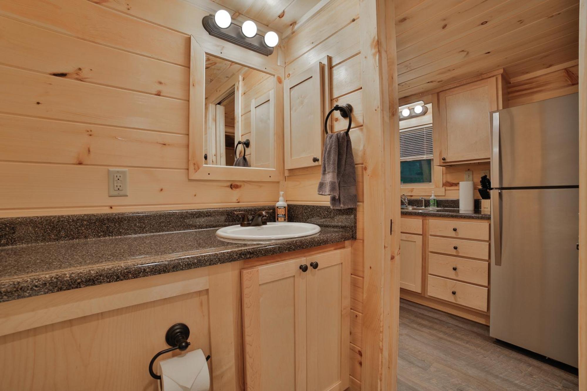 River Cabin Hot Tub & Swim Spa Near Downtown ชัททานูกา ภายนอก รูปภาพ