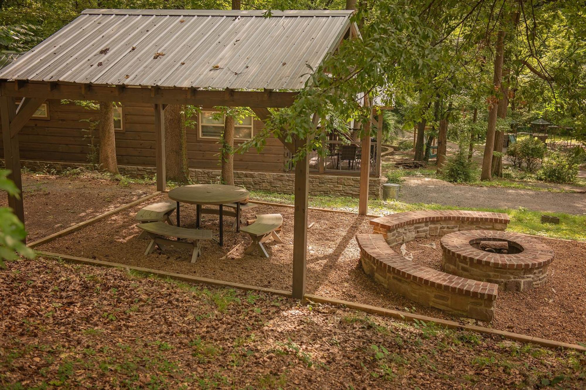 River Cabin Hot Tub & Swim Spa Near Downtown ชัททานูกา ภายนอก รูปภาพ